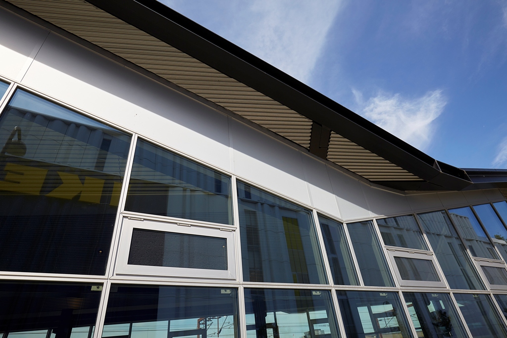 Busterminal ved Dybbølsbro med facadebeklædning, glas- og alufacader udført af Fjelsø