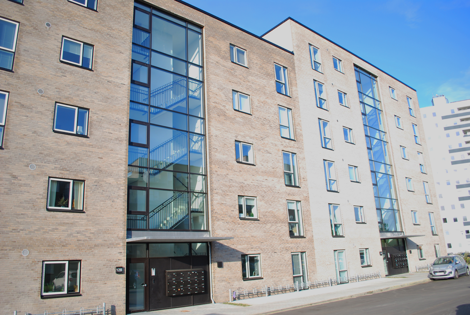 Boligkompleks opgangspartier i glas-alu fra Fjelsø