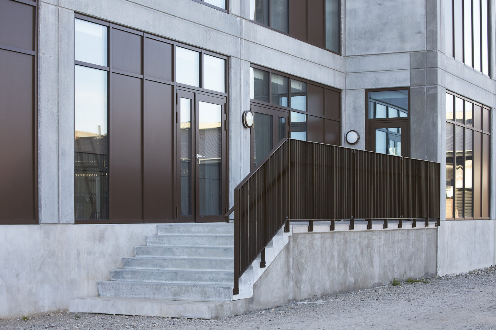 Vejrbestandige aluminiums døre fra Fjelsø til Maritim Erhvervspark i Svendborg