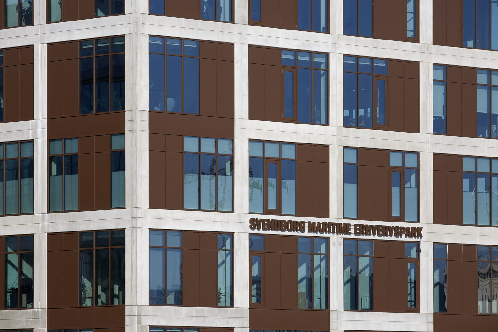 Alu-vinduer fra Fjelsø til byggeri tæt ved havet