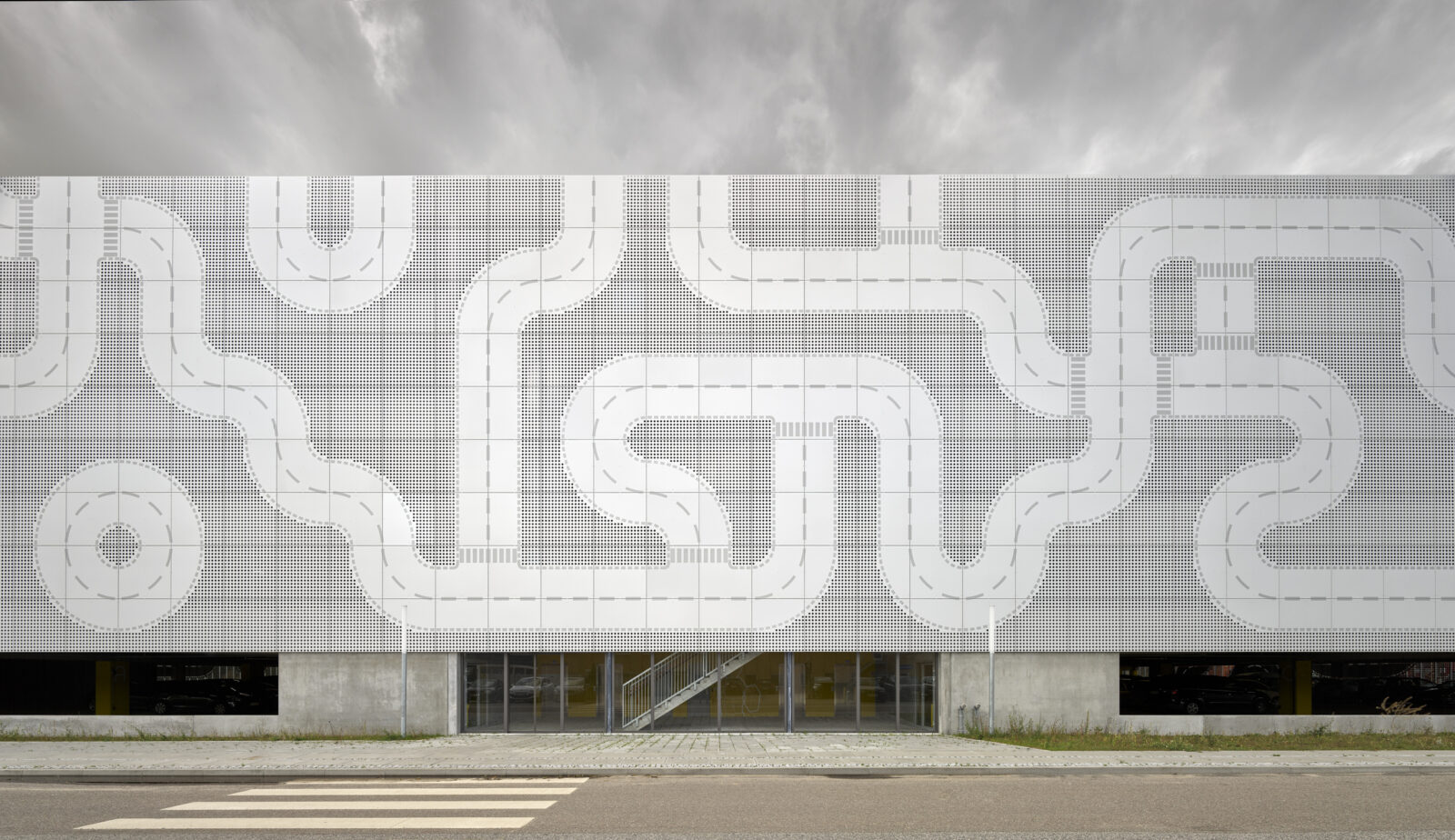 Fjelsøs danskproducerede facadeplader på p-hus i Billund