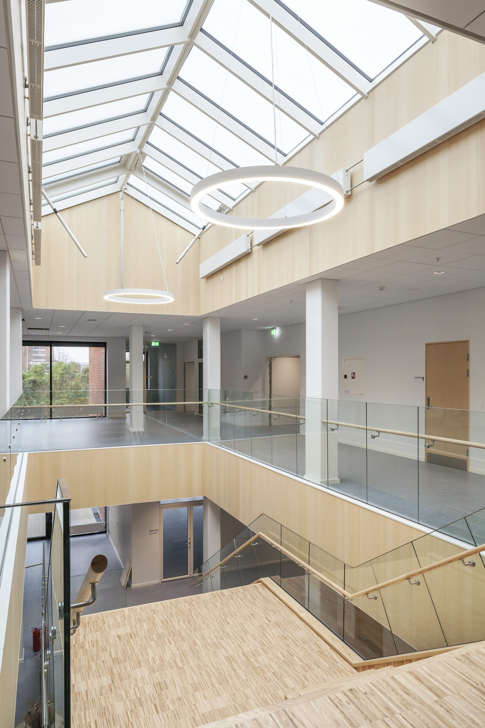 Ovenlyspartiet fra Fjelsø understreger lysindfaldet ved SDU Esbjerg