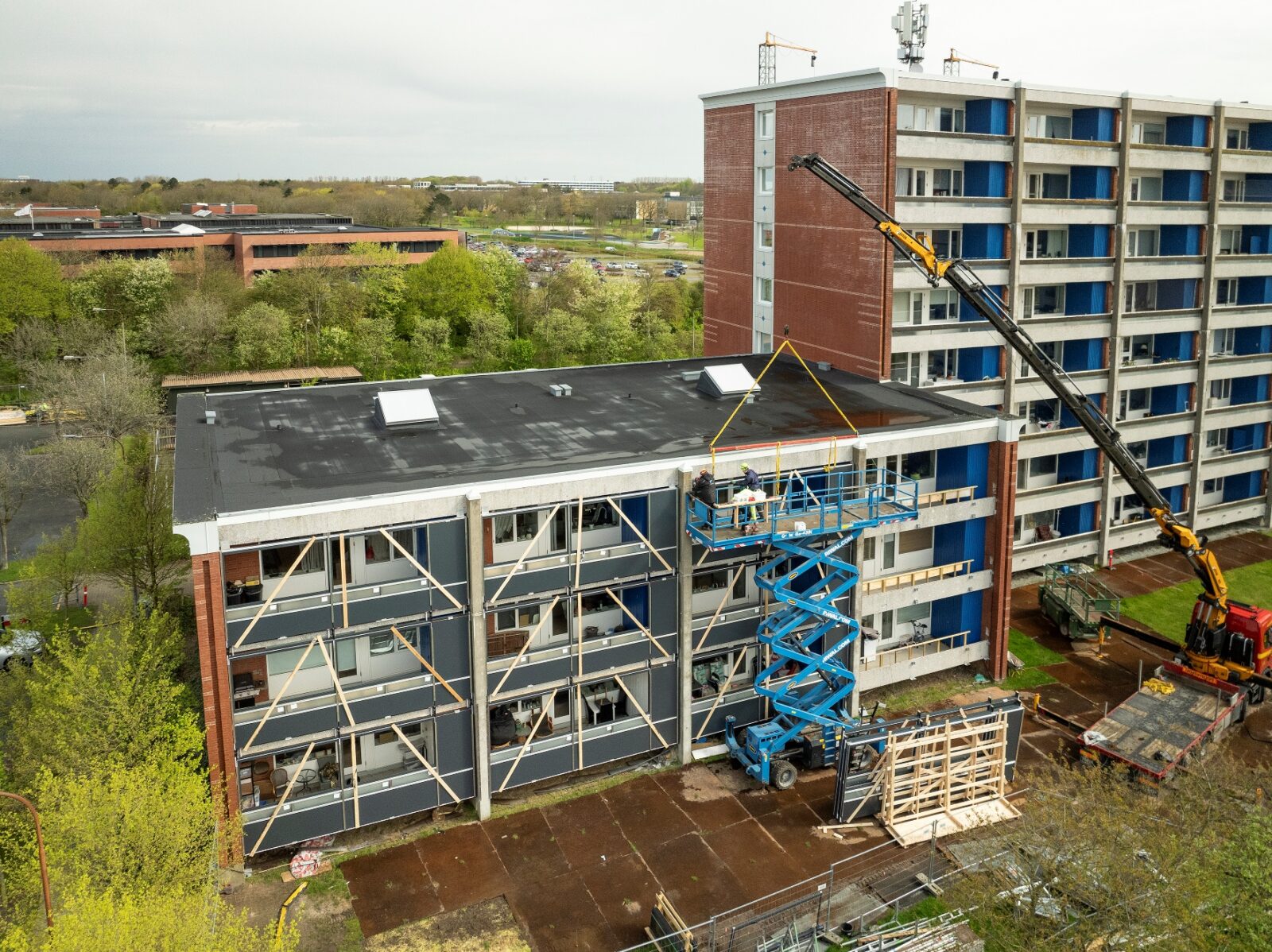 Glas og alu facader i etage boligbyggeri med facadeelementer der er produceret hos Fjelsø i Esbjerg.