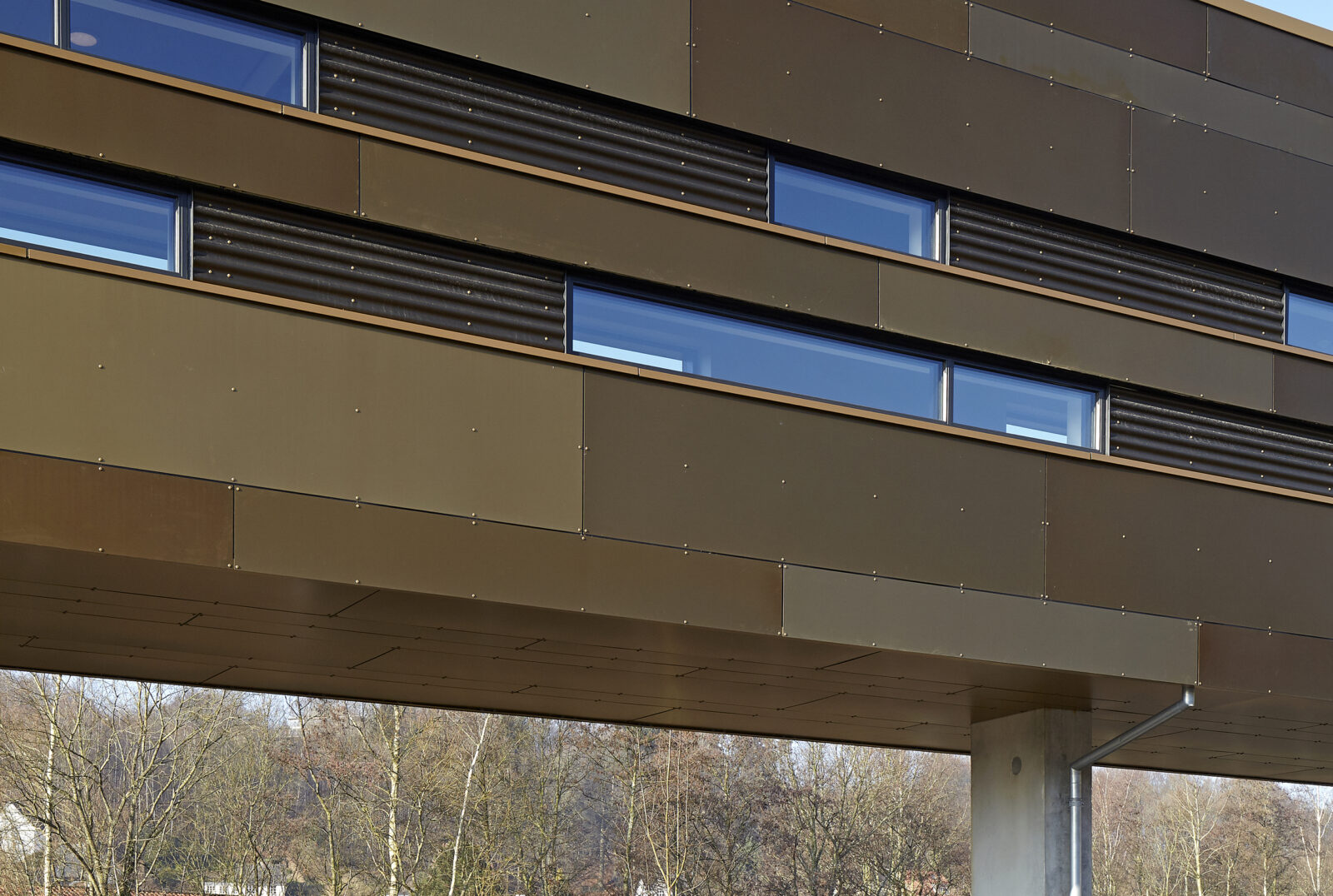 På Vejle Psykiatriske sygehus skaber Fjelsø alu-facaderne et unikt udtryk.