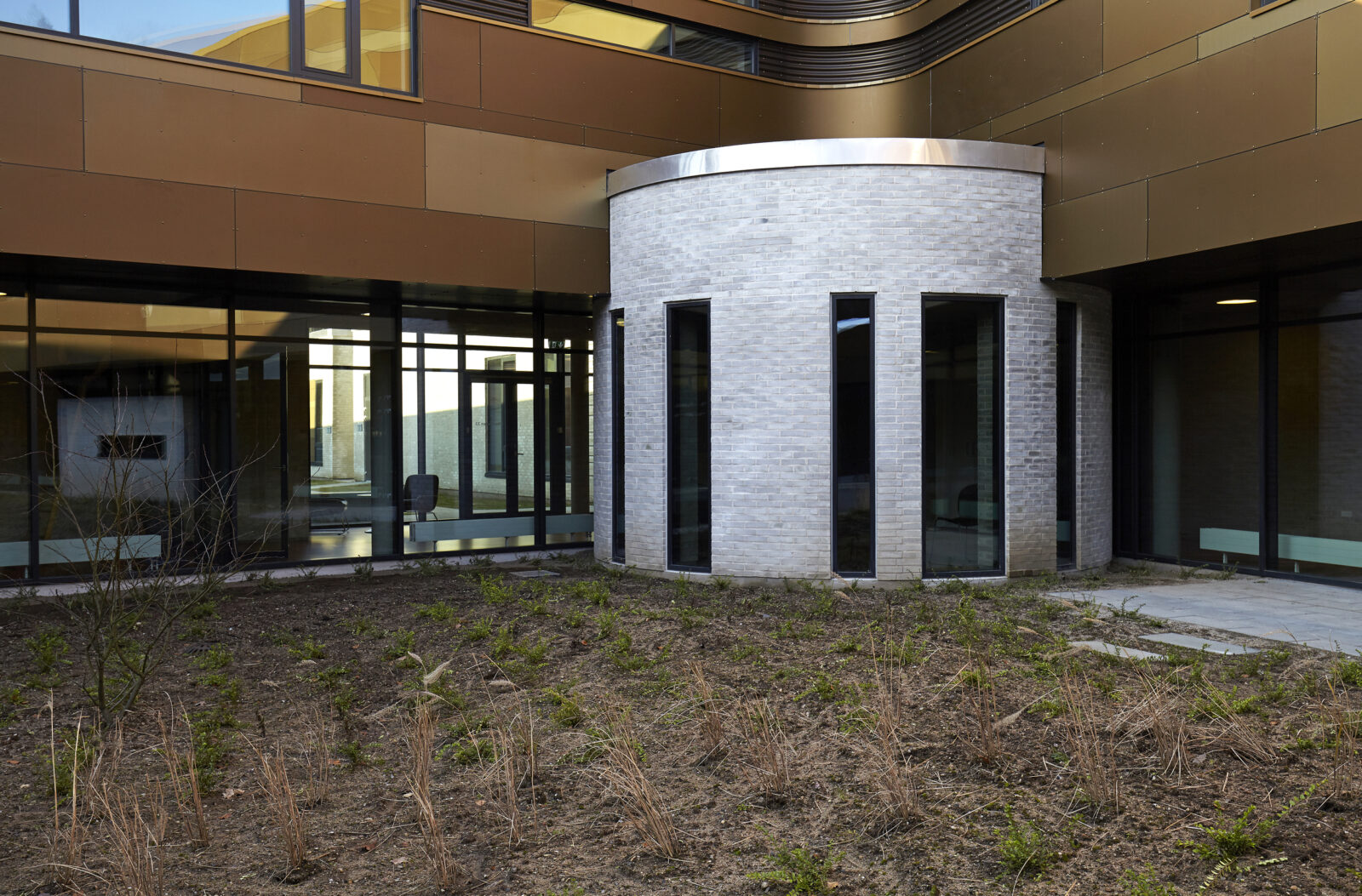 Vejle Psykiatrisk sygehus med unikke alu-facader fra Fjelsø, der følger alle arkitektens ideer.