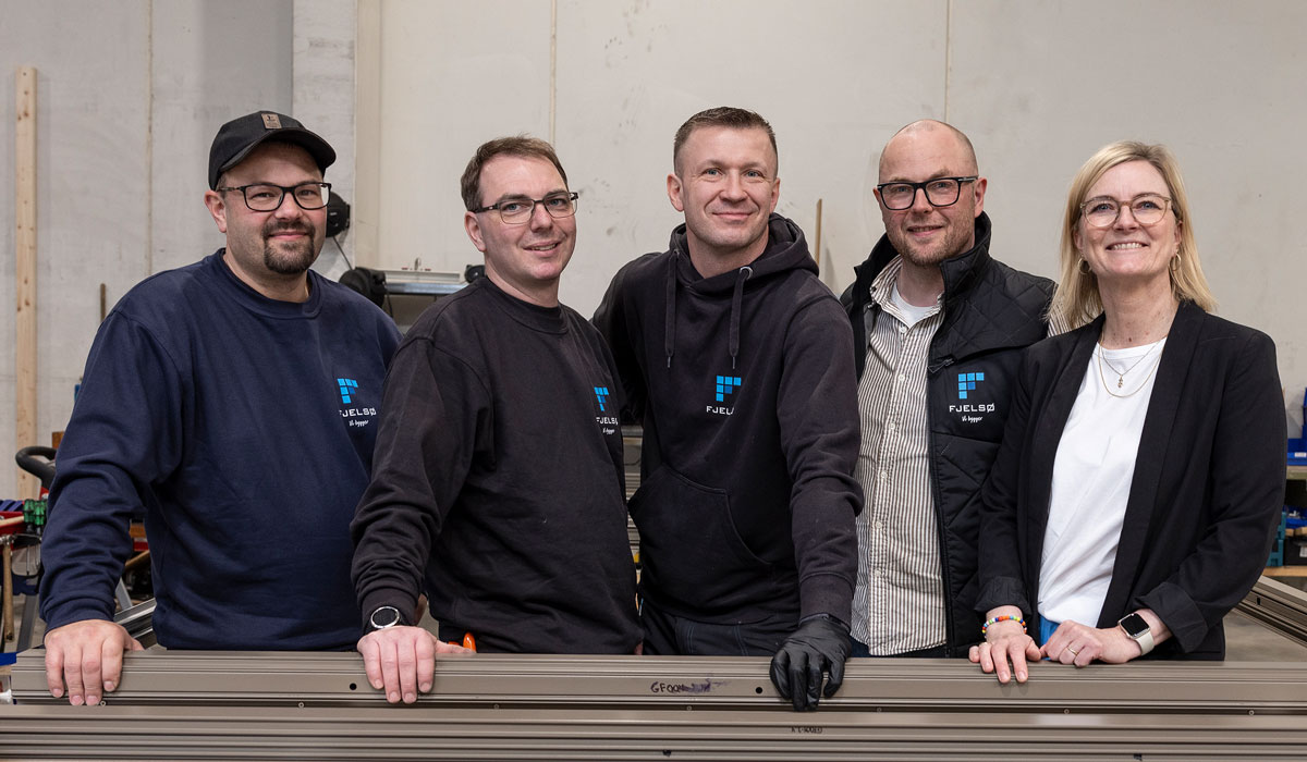 Kom med på holdet hos Fjelsø. Projektleder, teknisk tegner, produktion, montage af facader.