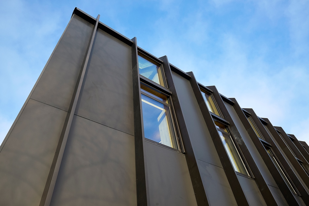 Fjelsø har på dette projekt produceret og monteret facadebeklædning og tagbeklædning