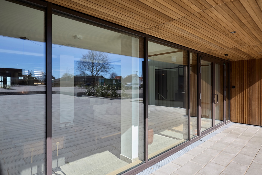 Glas og træbeklædning fra Fjelsø