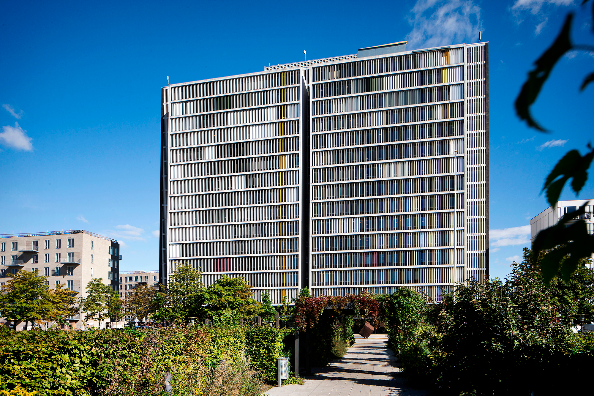 Facaden på TV byen i Søborg bliver nu saneret med Fjelsø facader, men beholder sit ikoniske look